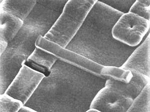 Read Microcontroller PIC16F690 Heximal out from the flash and eeprom memory needs to first of all decapsulate the silicon package of MCU by sulfuric acid and nitric acid and able to get access to the inner structure