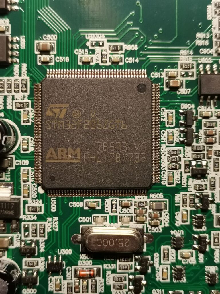 Quá trình cố gắng đọc, khôi phục hoặc sao chép chương trình từ các bộ vi điều khiển STM32F205ZGT6 được bảo mật bao gồm việc giải quyết các thách thức kỹ thuật phức tạp, đồng thời cân nhắc những tác động đáng kể về mặt đạo đức và pháp lý. Mặc dù có nhiều phương pháp để giải mã hoặc phá vỡ các biện pháp bảo vệ, bao gồm sử dụng phần mềm ST-LINK Utility hoặc khai thác lỗ hổng giao diện, nhưng tỷ lệ thành công của những phương pháp này đang giảm dần khi các biện pháp bảo mật được cải thiện. Rủi ro liên quan đến các nỗ lực kỹ thuật đảo ngược trái phép vẫn còn đáng kể, bao gồm hư hỏng vĩnh viễn bộ vi xử lý STM32F205ZGT6 và hậu quả pháp lý. Đối với các nhu cầu khôi phục firmware hợp pháp, chẳng hạn như khôi phục hoạt động cho MCU STM32F205ZGT6 được bảo mật bị lỗi bộ nhớ, việc làm việc với các dịch vụ lập trình được ủy quyền hiểu rõ kiến ​​trúc bảo mật của bộ vi điều khiển vẫn là phương pháp được khuyến nghị nhất.