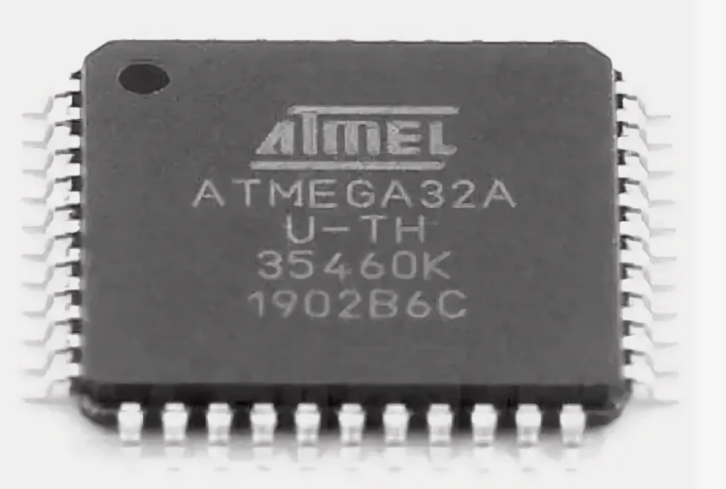 La seule logique opérationnelle complète se trouve sous forme de firmware embarqué, stocké dans un microcontrôleur Microchip ATmega32A sécurisé et verrouillé. Le code source original, le programme de développement ou le fichier compilé ont été perdus suite à une restructuration de l'entreprise, l'abandon de certaines gammes de produits ou le vieillissement des équipes d'ingénierie. Dans ce contexte, les organisations cherchent à extraire les données binaires ou hexadécimales internes du microcontrôleur Microchip ATmega32A afin de restaurer les fonctionnalités, reproduire le comportement matériel ou migrer en toute sécurité la conception vers une plateforme de microprocesseur plus récente, sans avoir à effectuer de redéveloppement coûteux. Techniquement, tenter de copier ou d'extraire des données d'un microprocesseur Microchip ATmega32A verrouillé est loin d'être simple, car le dispositif intègre plusieurs niveaux de contrôle d'accès, notamment des mécanismes de fusibles et de bits de verrouillage conçus spécifiquement pour empêcher toute lecture, décryptage ou duplication directe non autorisés.