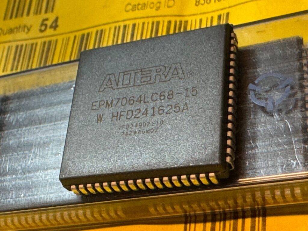 نقدم خدمات متخصصة لاستعادة واستعادة وفتح المنطق المضمّن من أجهزة Altera EPM7064LC68-15 وأجهزة CPLD المُؤمَّنة المماثلة. يجمع نهجنا بين عقود من الخبرة في الأجهزة وأدوات تحليل متقدمة غير جراحية وشبه جراحية للوصول إلى المحتوى المحمي واستخراجه. سواءً كان الهدف استنساخ التكوين لتكرار النظام، أو فك تشفير البيانات المقفلة، أو تكرار تصميم قديم للصيانة، فإن فريقنا يضمن الدقة والسرية والامتثال القانوني. نتمتع بمعرفة عميقة بهياكل CPLD وتطبيقات الأمان والتقنيات المعتمدة في هذا المجال لتفريغ الملفات السداسية الداخلية، وإزالة بتات الصمامات، وفتح الكتل المنطقية المقفلة. لا تعتمد أساليبنا على التخمين؛ فهي مبنية على إجراءات مختبرية مُحكمة وممارسات هندسية أخلاقية.
