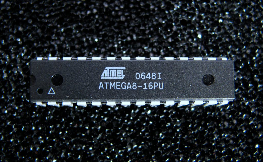 Travailler avec un microcontrôleur Microchip AVR ATmega8 protégé peut s'avérer complexe. Ce microcontrôleur peut présenter des bits de configuration chiffrés, des interfaces de débogage désactivées ou des zones flash verrouillées, bloquant ainsi les tentatives de lecture courantes. Une manipulation incorrecte peut effacer la mémoire ou corrompre les données stockées. De plus, une documentation incomplète, des archives de développement indisponibles ou des fichiers sources perdus augmentent souvent la dépendance à la puce elle-même. Ces difficultés soulignent l'importance d'une gestion structurée du firmware, de politiques de sauvegarde sécurisées et d'une planification du cycle de vie lors du développement produit. Nos services professionnels se concentrent sur le support légal et autorisé des systèmes embarqués construits autour du microprocesseur protégé Microchip AVR ATmega8. Nous accompagnons nos clients dans l'analyse du firmware, la mise en place de stratégies de sauvegarde sécurisées, de processus de réplication contrôlés et la récupération de la documentation afin de garantir la continuité des opérations. Lorsque cela est approprié et autorisé par la loi, nous aidons les organisations à déverrouiller leurs ressources de développement, telles que les microcontrôleurs Microchip AVR ATmega8 chiffrés, à organiser les fichiers de firmware et à préserver les données de programme importantes pour les futures mises à jour ou refontes.