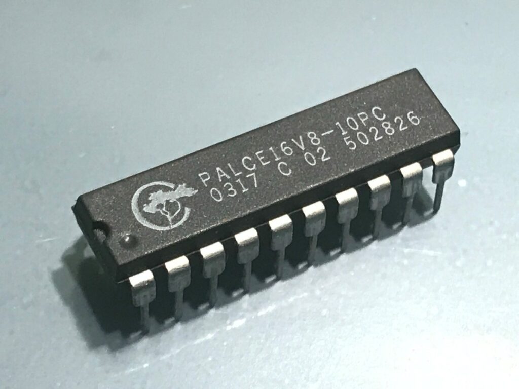PLD IC PALCE16V8 सामग्री को निकालने के प्रयासों को कई तकनीकी बाधाओं से गुजरना होगा: लॉक किए गए फ़्यूज़ कॉन्फ़िगरेशन: एक बार चिप सुरक्षित मोड में होने के बाद, फ़्यूज़ लॉजिक का सीधा रीडआउट रोका जाता है, जिसके लिए लॉजिक संरचना को डिकोड करने के लिए विशेष रिवर्स इंजीनियरिंग तकनीकों की आवश्यकता होती है। कोई मानक डीबग पोर्ट नहीं: JTAG या SPI इंटरफ़ेस वाले MCU के विपरीत, PLD मेमोरी एक्सेस के लिए कोई मानक पोर्ट प्रदान नहीं करते हैं, जो सामान्य उपकरणों को आंतरिक डेटा तक पहुँचने से सीमित करते हैं। भौतिक सुरक्षा: दोहराव को और अधिक रोकने के लिए, कुछ इकाइयों को सुरक्षा के लिए डिकैप्सुलेट और लेपित किया जा सकता है, जिससे भौतिक जांच और विश्लेषण अधिक कठिन और जोखिम भरा हो जाता है।