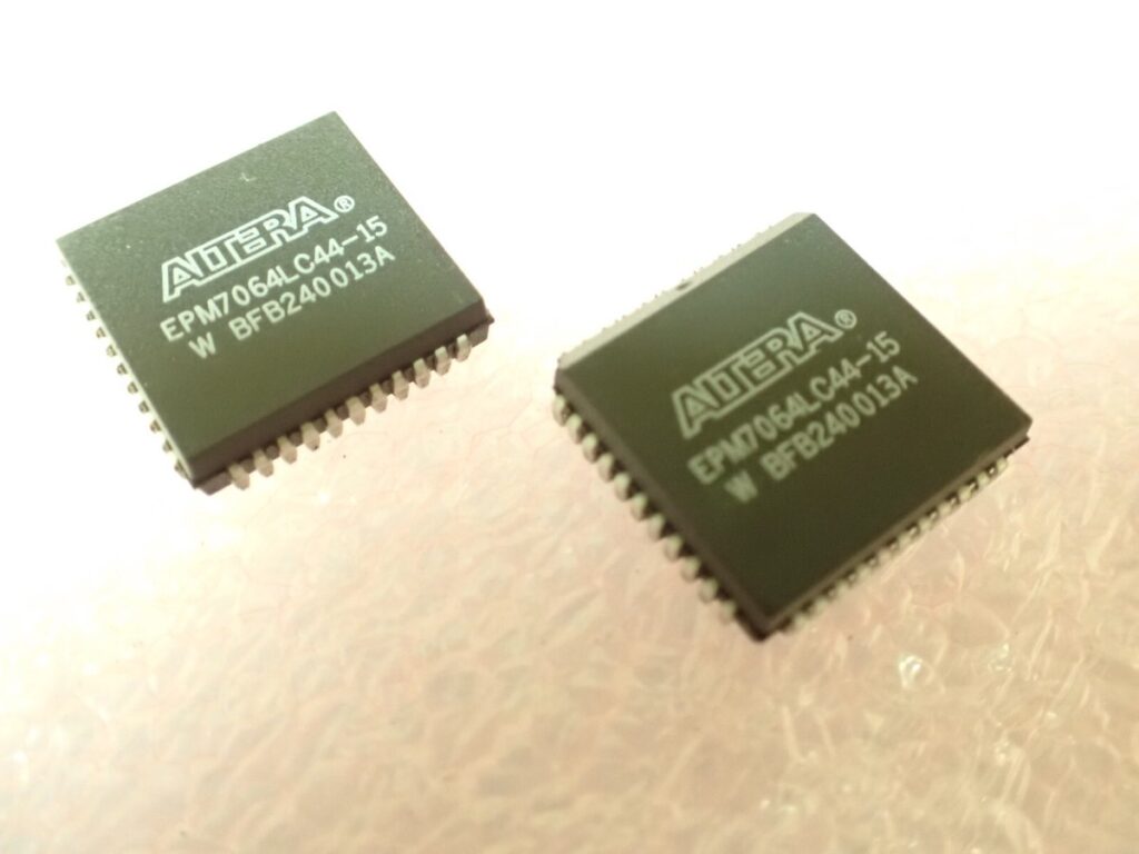Nous sommes spécialisés dans l'extraction de données de configuration sécurisées pour les CPLD ALTERA EPM7064LC44, à partir de dispositifs Altera verrouillés et sécurisés, sans nécessiter les fichiers de conception originaux. Que le dispositif requière des procédures de décryptage, de copie, de réplication, de lecture, de dump ou de déverrouillage, l'extraction de cartes de fusibles binaires, de données hexadécimales ou d'archives JED, ou encore la récupération de la logique pour réparation ou migration, nous proposons un service fiable et éprouvé, spécifiquement adapté aux dispositifs logiques programmables complexes et anciens tels que les CPLD ALTERA EPM7064LC44 chiffrés. Notre travail vise à fournir une récupération complète et fonctionnelle de la logique embarquée, tout en préservant l'intégrité et l'utilisabilité des données pour la programmation, la duplication ou l'analyse ultérieures.