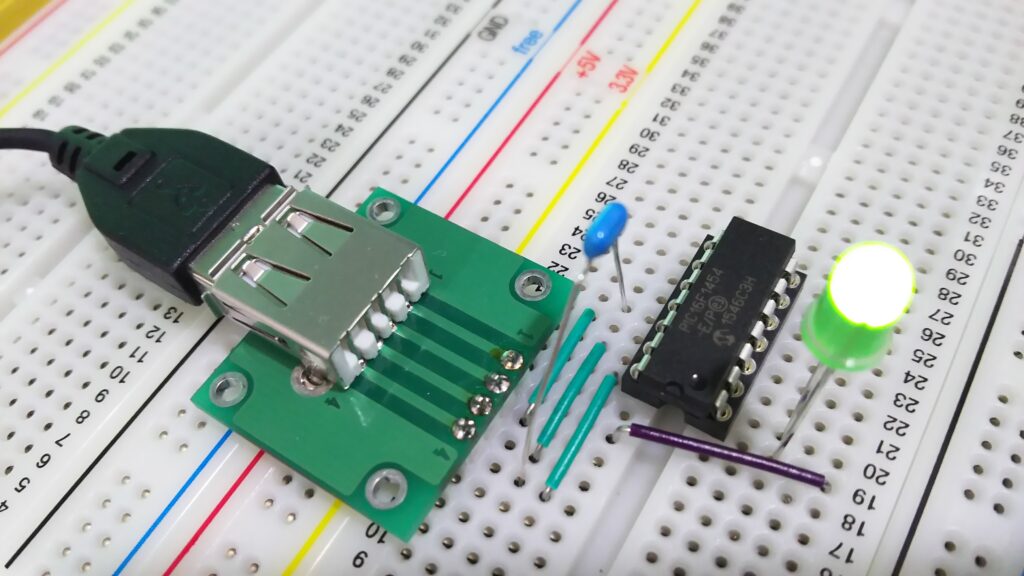 crepa Microchip ha protetto il processore PIC16F1454 programma la memoria flash e la memoria eeprom dei dati inizia dal pacchetto di silicio decapsulabile del PIC16F1454 MCU bloccato e quindi ottiene l'accesso al fusibile di sicurezza interno del PIC16F1454 crittografato del microcontrollore tramite fascio di ioni di messa a fuoco, leggere il firmware incorporato nel formato di file binario o dati esatali che contribuirà a recuperare o ripristinare il microprocessore PIC16F1454 codice sorgente;