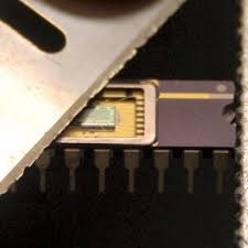 Unlock Chip PIC16F785 secured memory and readout microcontroller pic16f785 heximal from program and data memories, the fuse bit of mcu pic16f785 will be broken in order to remove the protection
