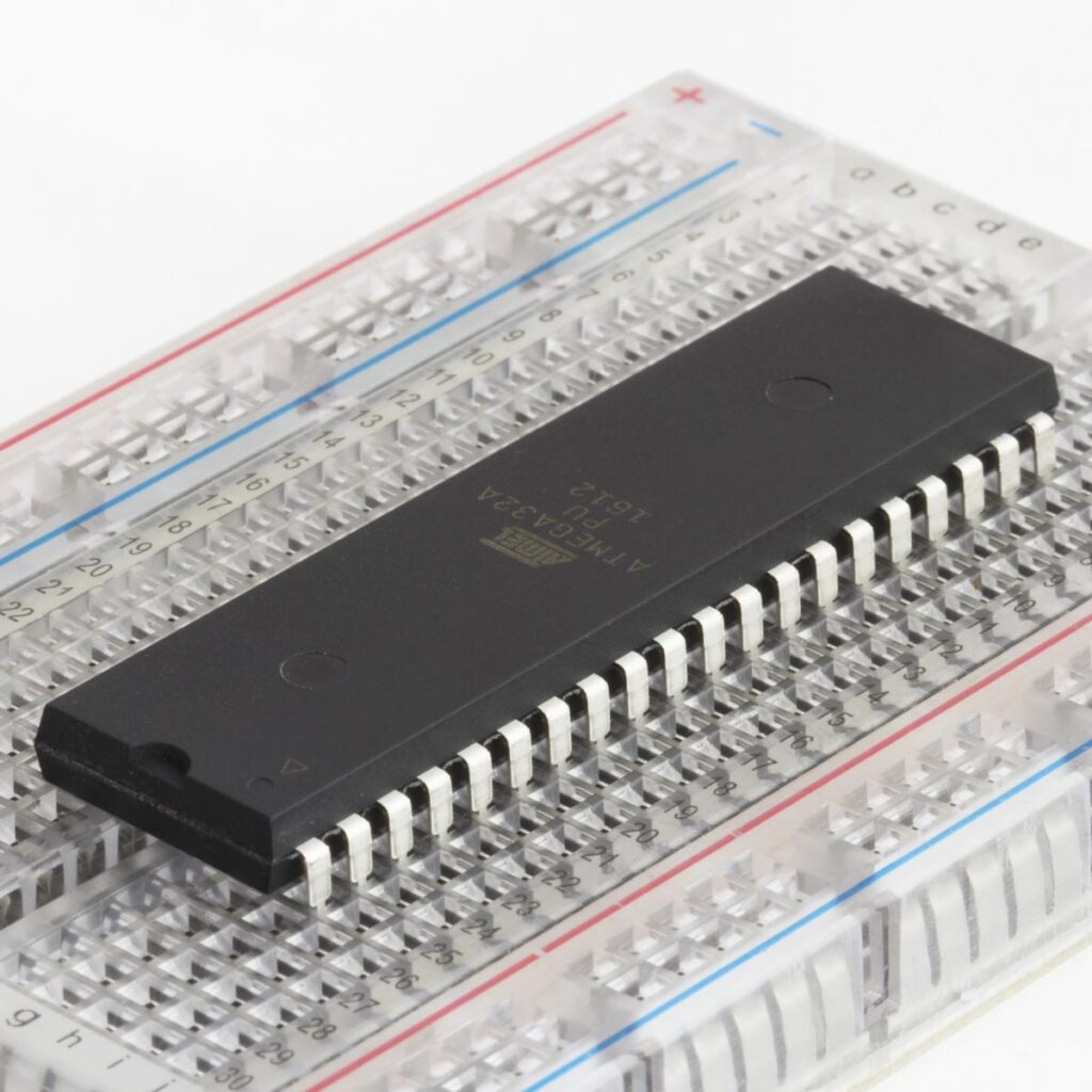 La recuperación del programa flash del microcontrolador AVR ATmega32A comienza con la ruptura del bit fusible de seguridad de la MCU bloqueada ATMEGA32A y luego la lectura del código de software de la memoria flash del microprocesador ATMEGA32A.